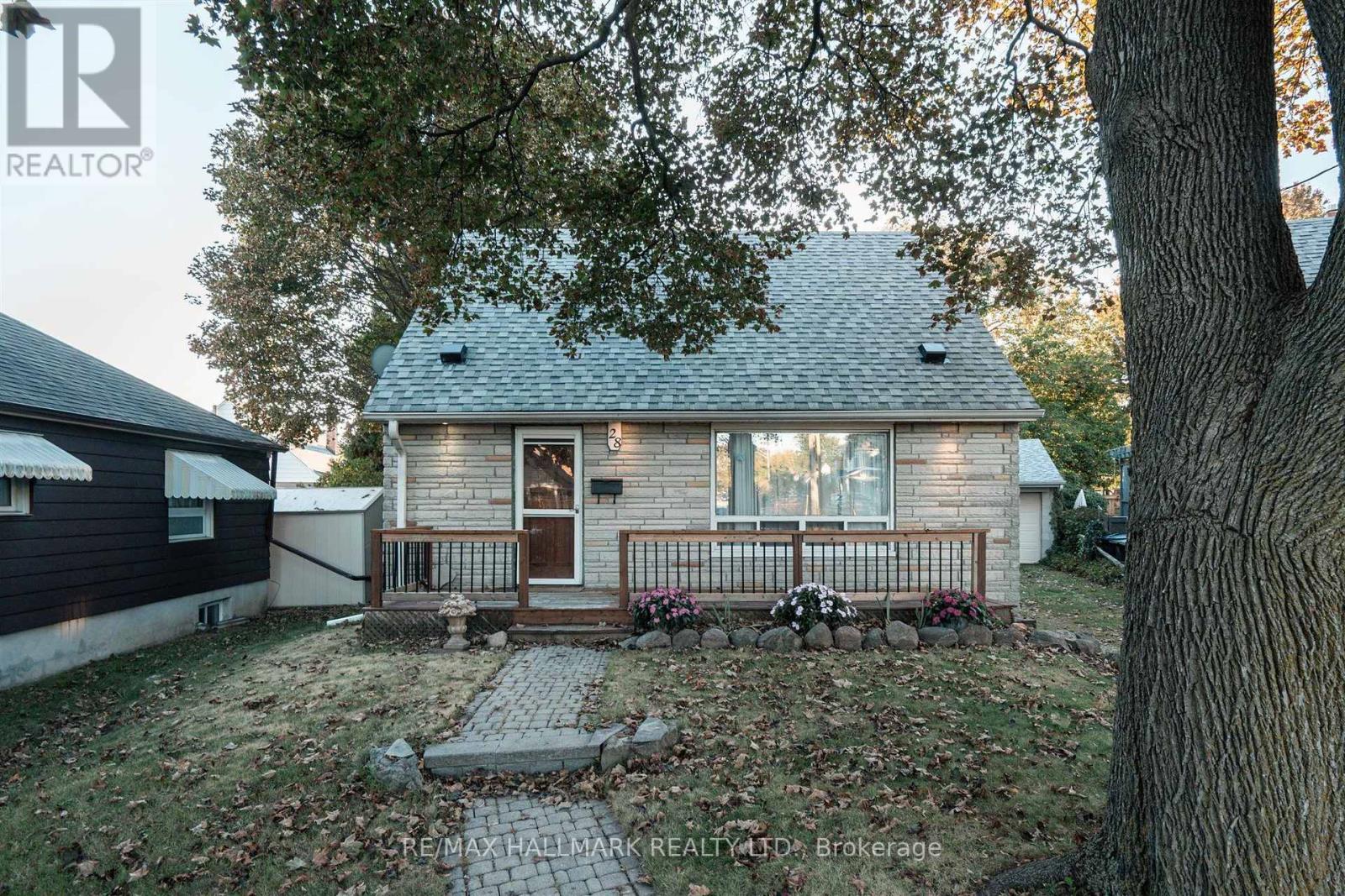 28 Finsbury Crescent, Toronto, ON photo 1