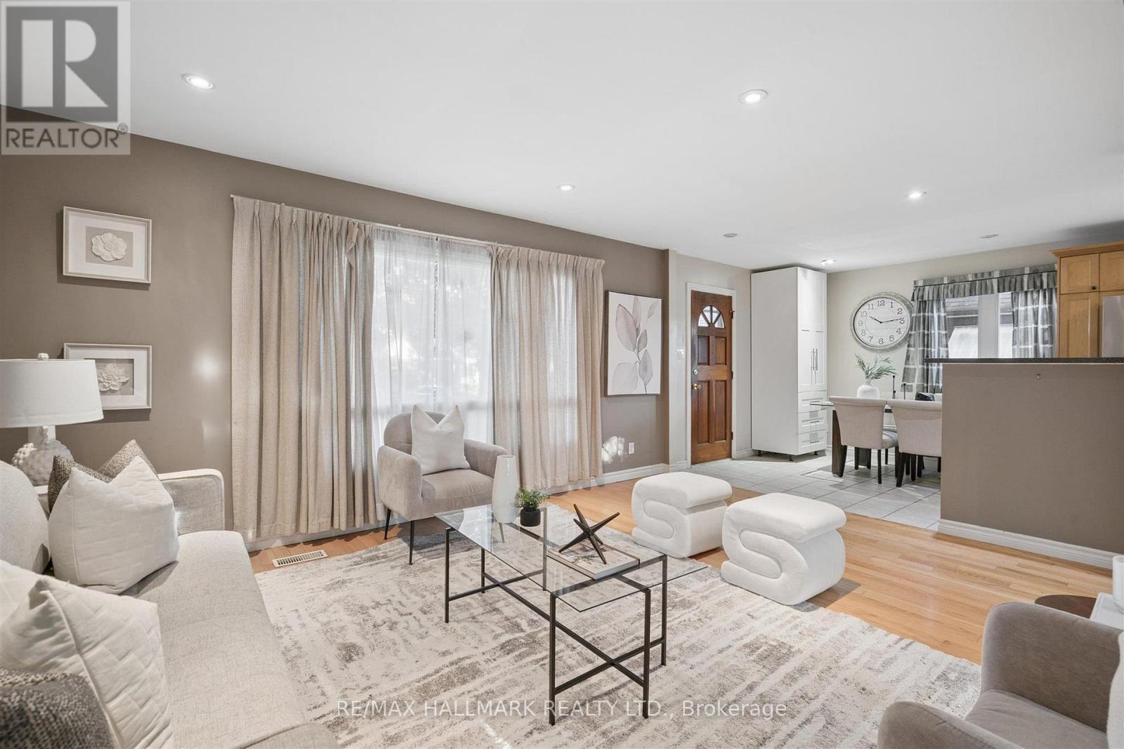 28 Finsbury Crescent, Toronto, ON photo 11