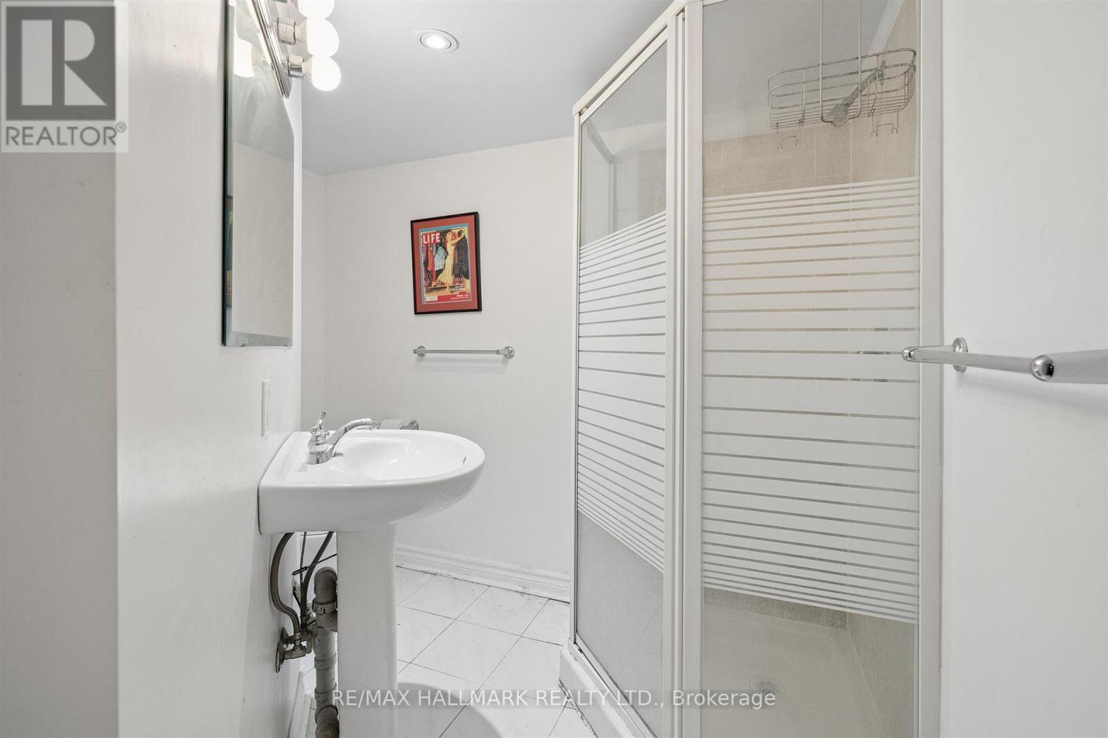 28 FINSBURY CRESCENT - 26