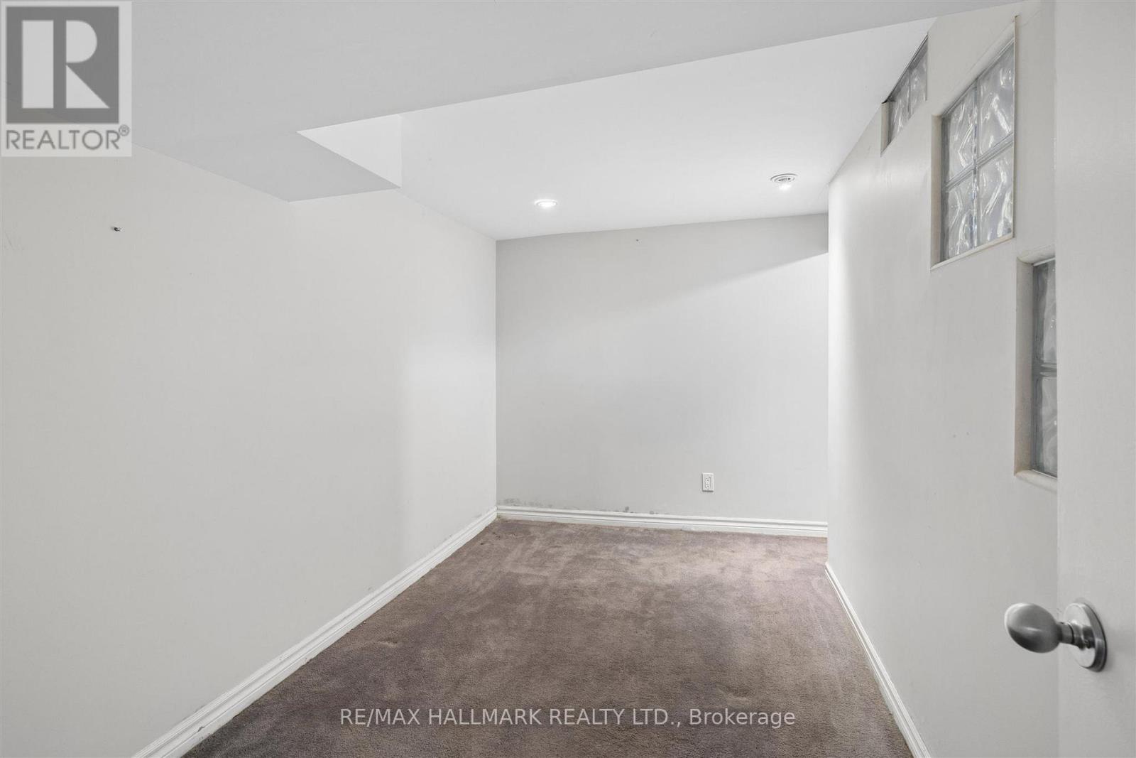 28 FINSBURY CRESCENT - 27