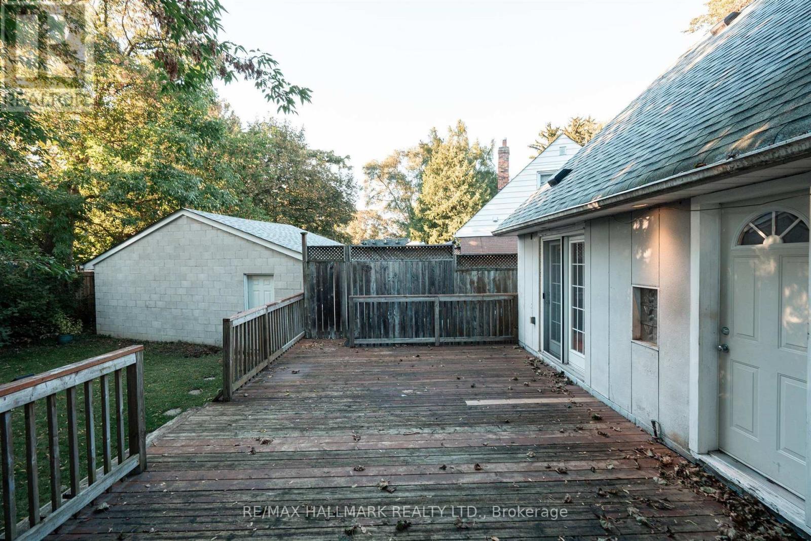 28 FINSBURY CRESCENT - 30