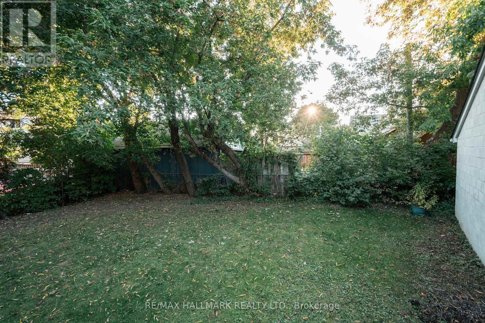 28 FINSBURY CRESCENT - 32