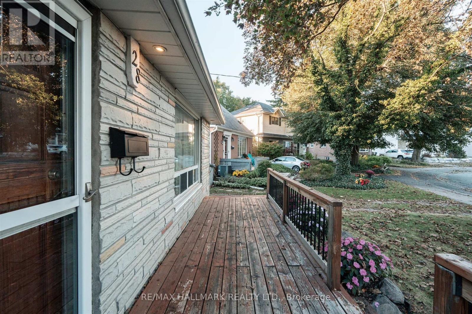 28 Finsbury Crescent, Toronto, ON photo 5