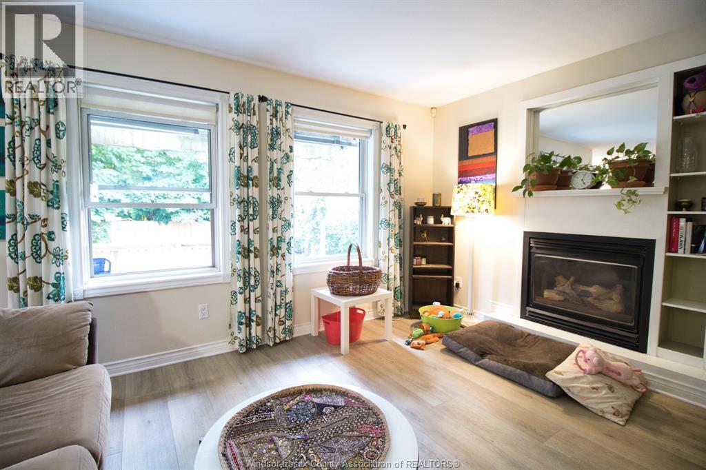 2 THOMAS CRESCENT - 6