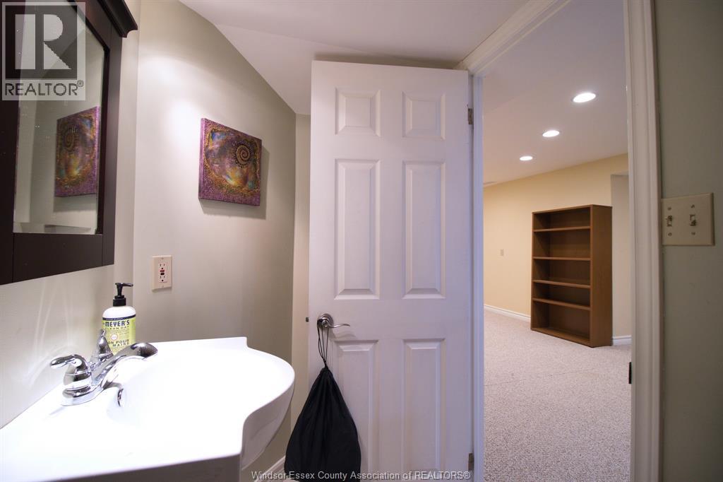 2 THOMAS CRESCENT - 26