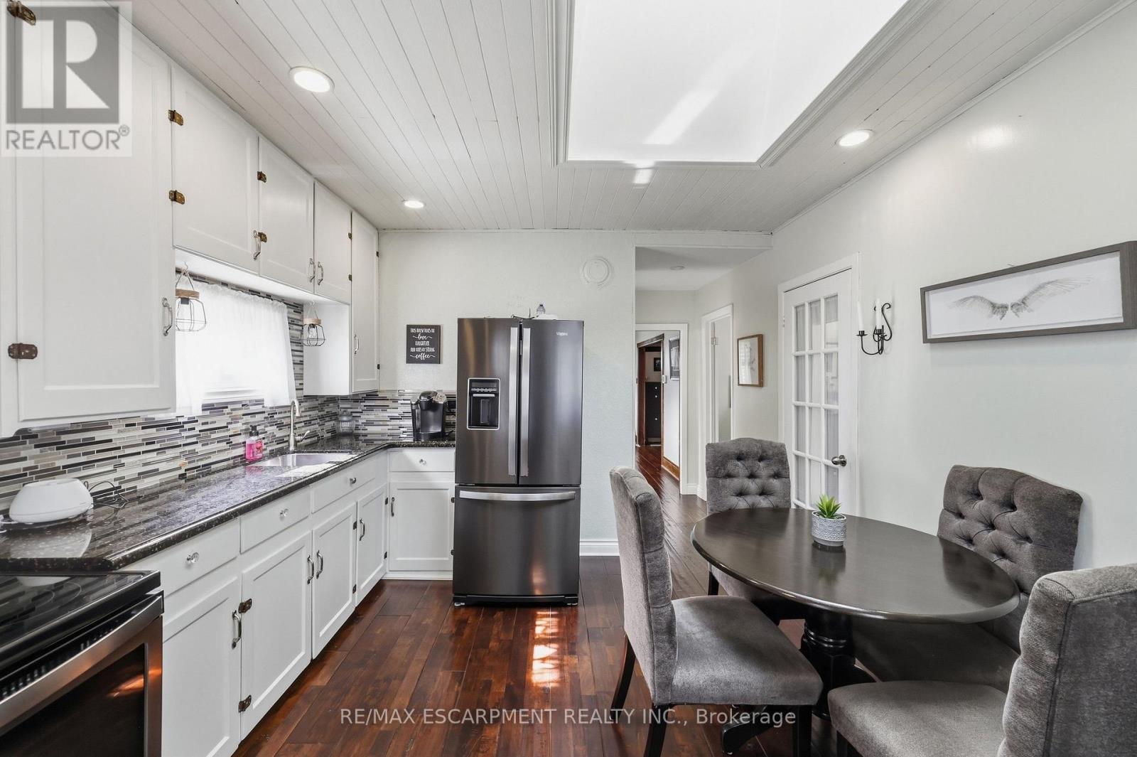 84 BARONS AVENUE N - Image 11