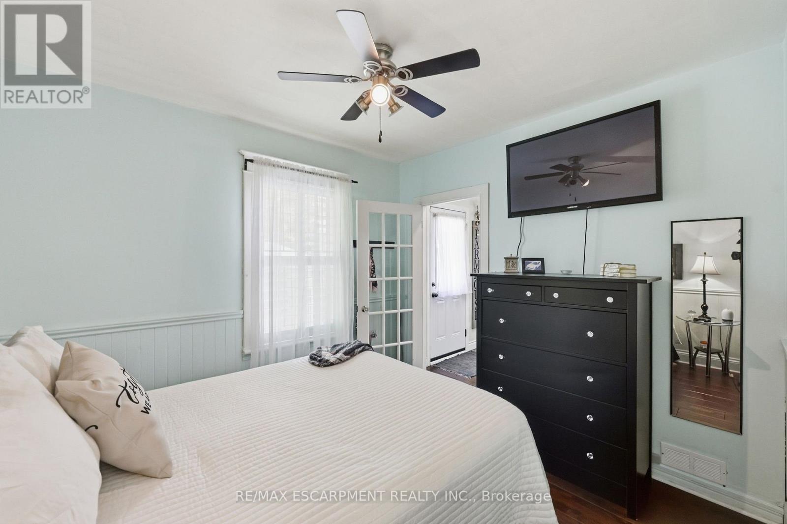 84 BARONS AVENUE N - 16