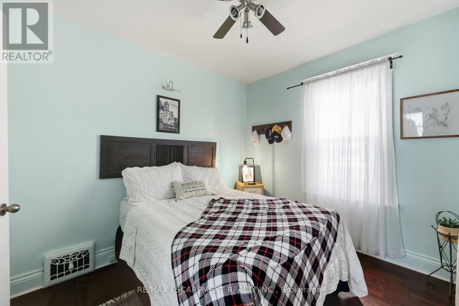 84 BARONS AVENUE N - Image 17
