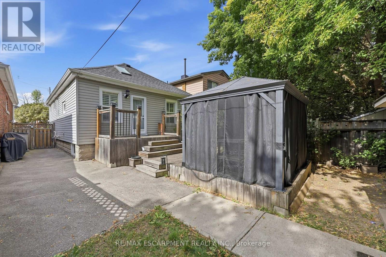 84 BARONS AVENUE N - Image 23