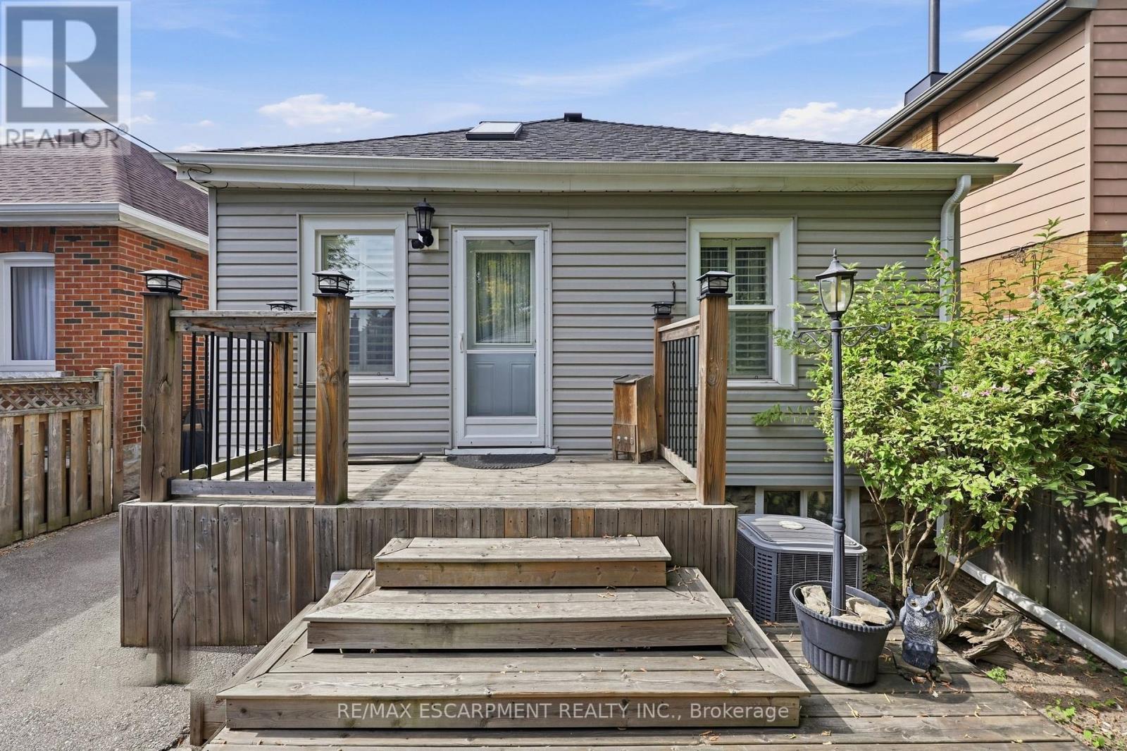84 BARONS AVENUE N - 26