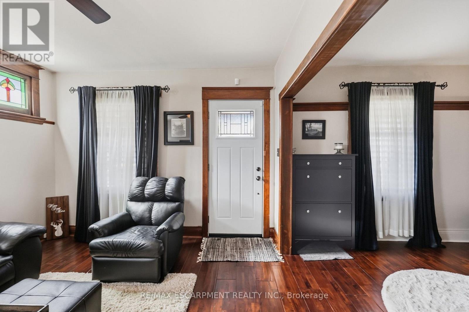84 BARONS AVENUE N - Image 4
