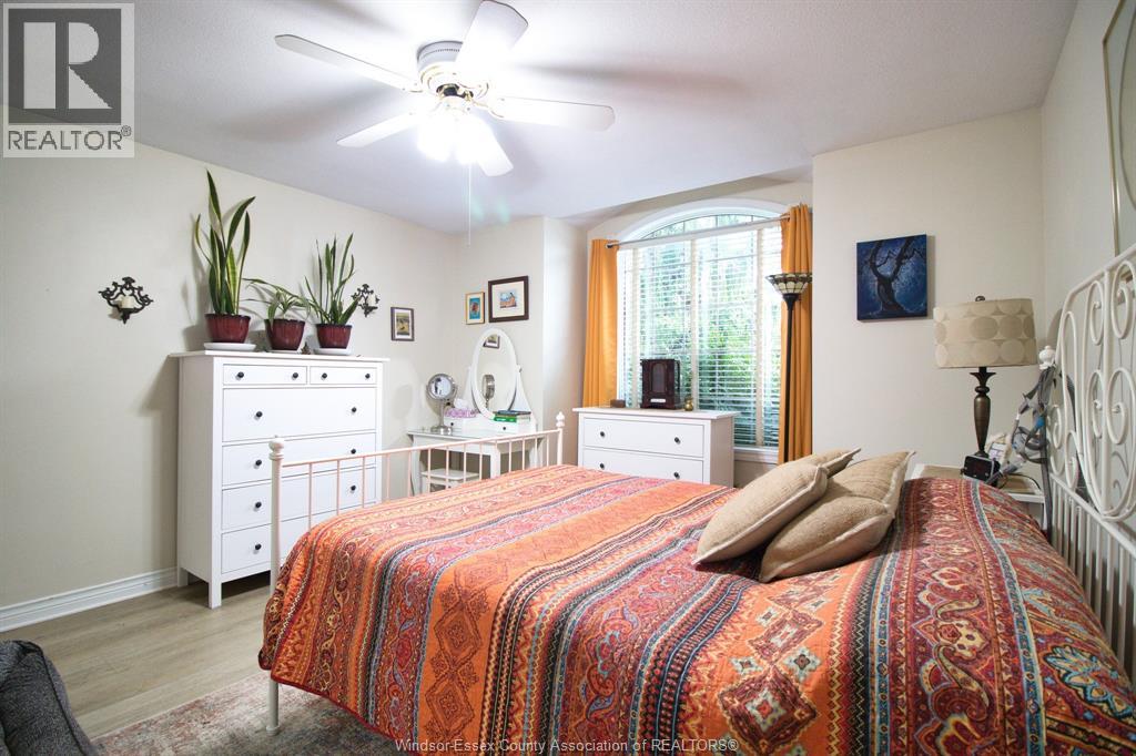 2 THOMAS CRESCENT - 18
