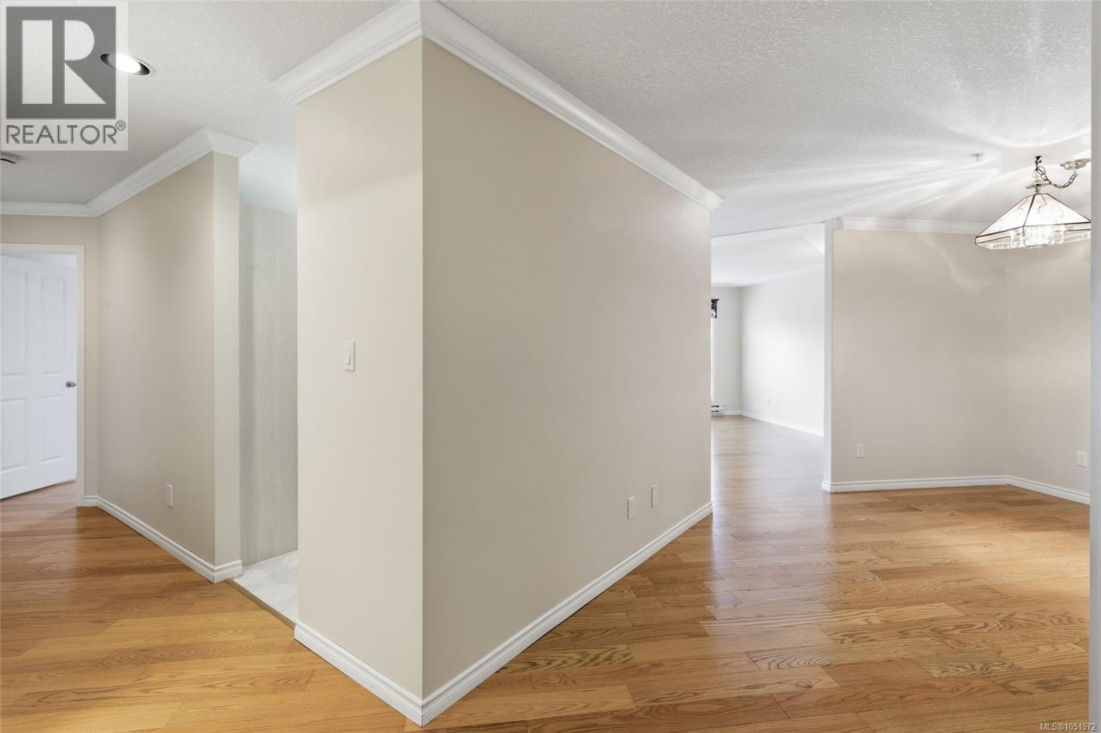 #106 335 Hirst Ave W - 13