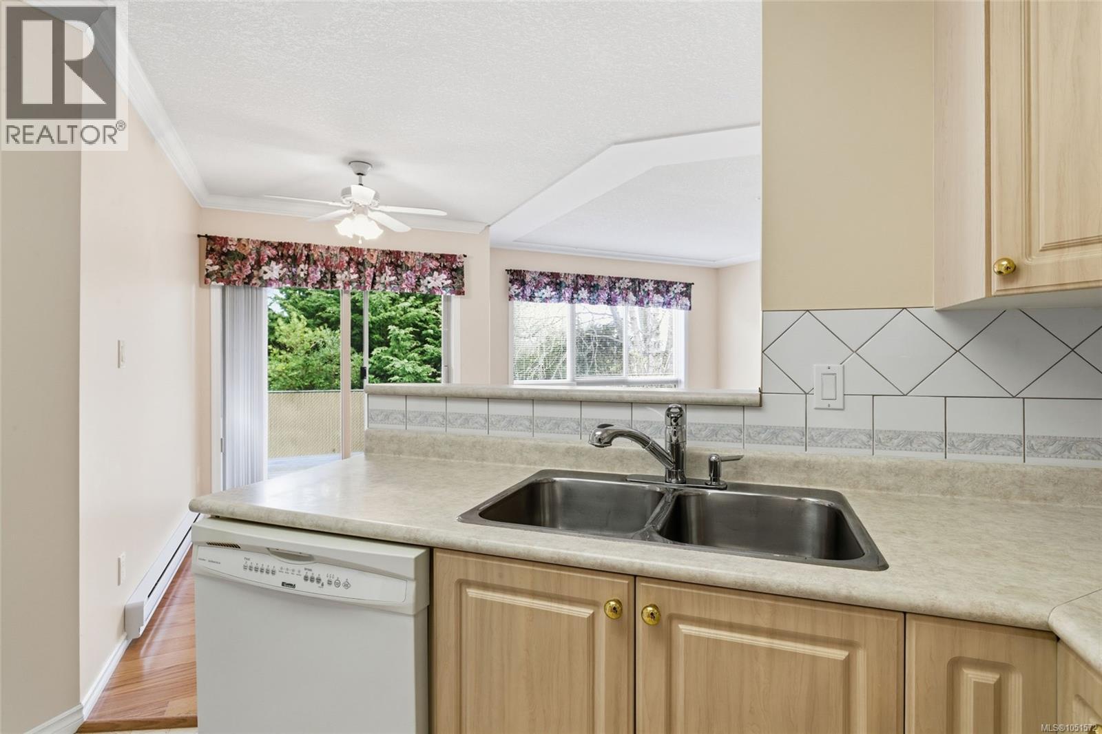 106 335 Hirst Ave W, Parksville