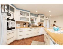 3pc Bathroom - 2406 18 Street N, Lethbridge, AB T1H4P9 Photo 8