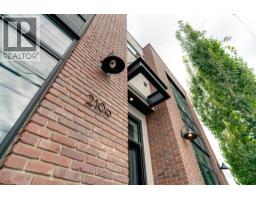 2106 49 Avenue SW - photo 4