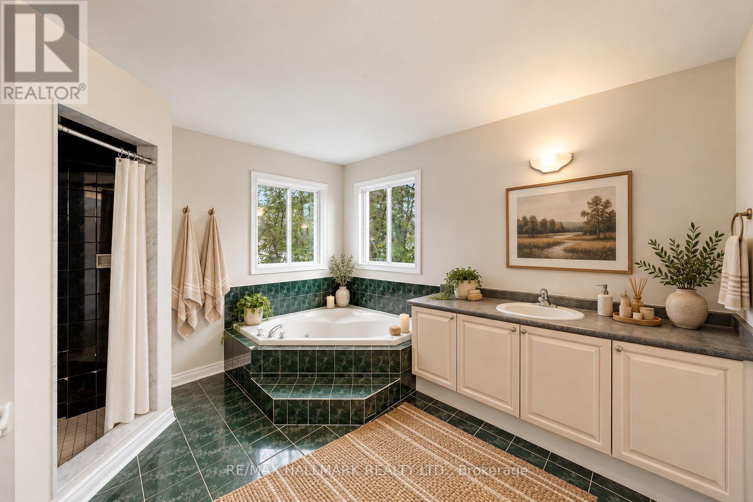 Photo 13 of 10 Driftwood Court, Richmond Hill (Oak Ridges)