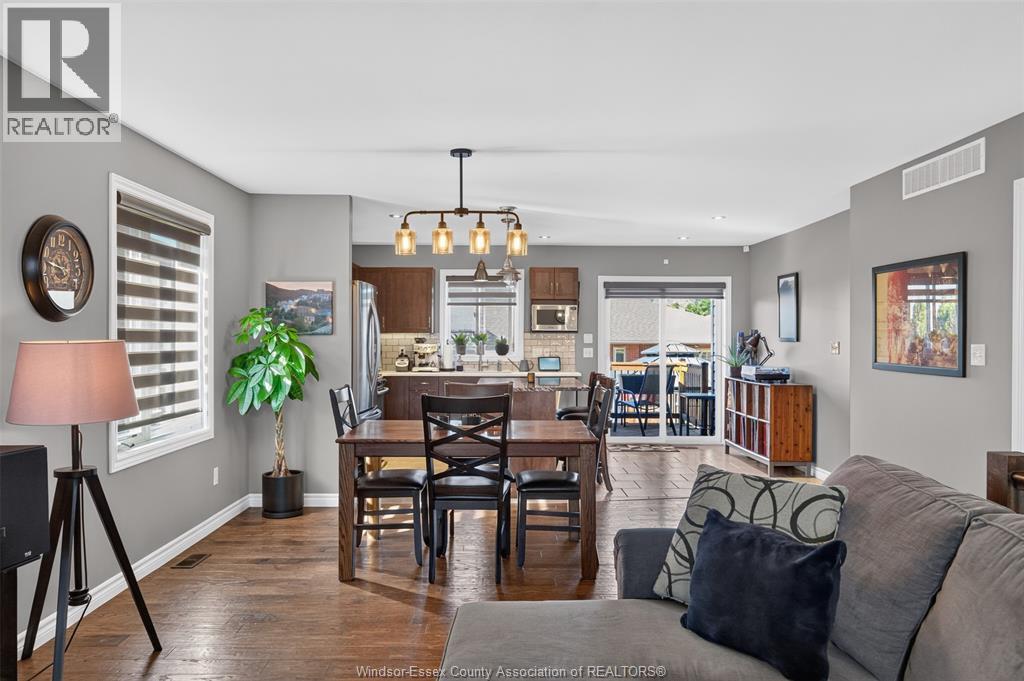 1049 THUNDERBAY - Image 9