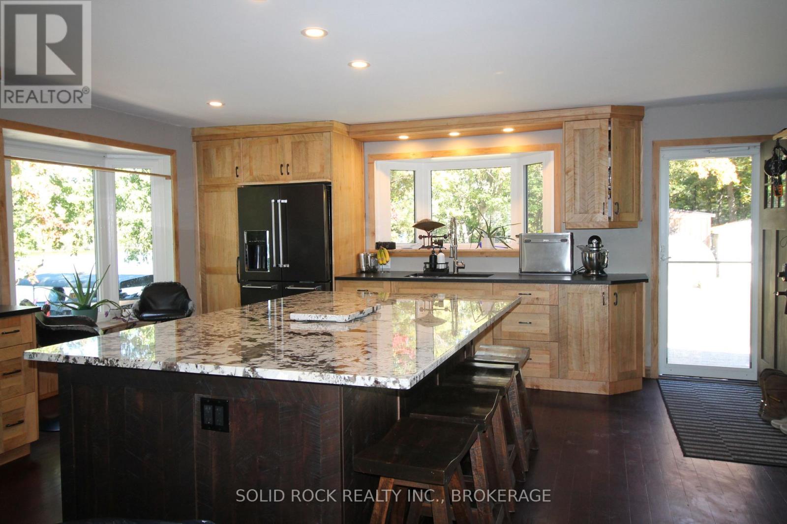 1127 PERRY LANE - Image 3