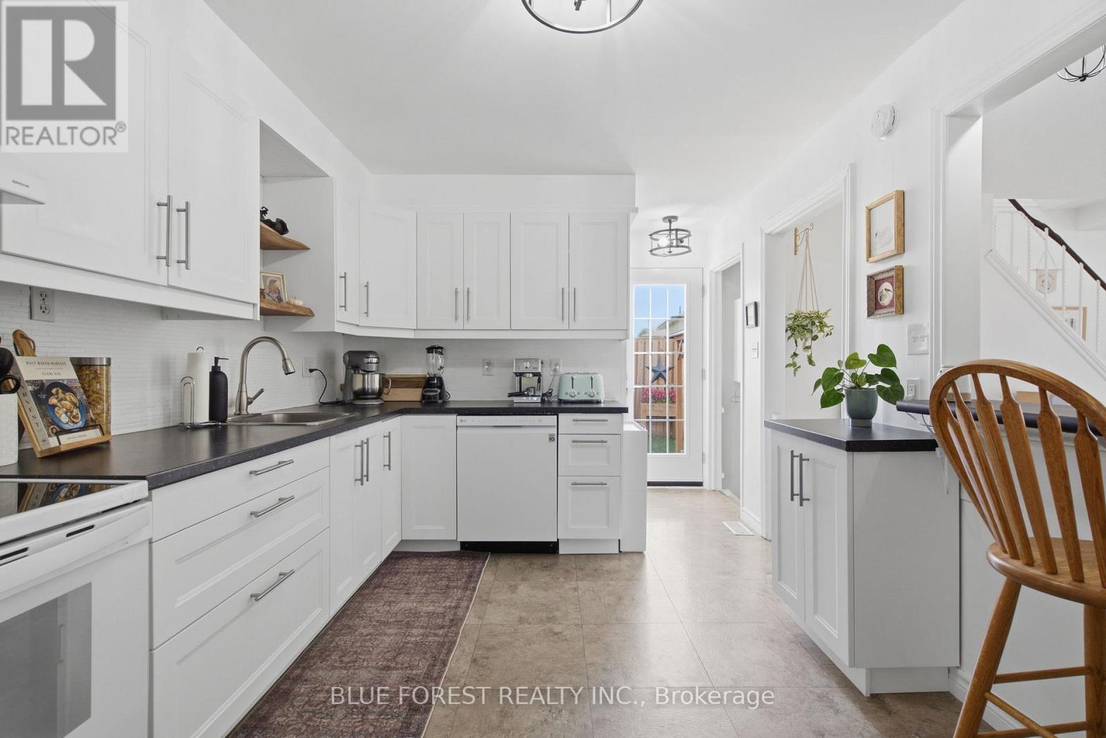114 HEARTHSIDE PLACE - 17