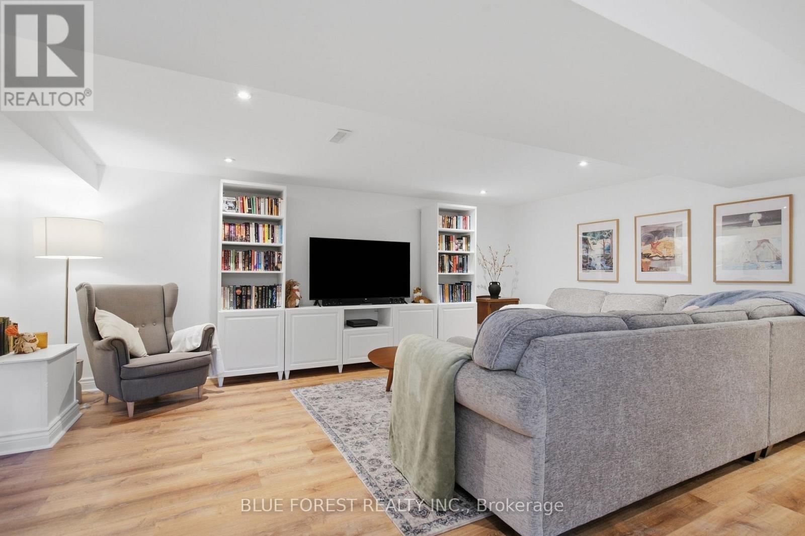 114 HEARTHSIDE PLACE - 3