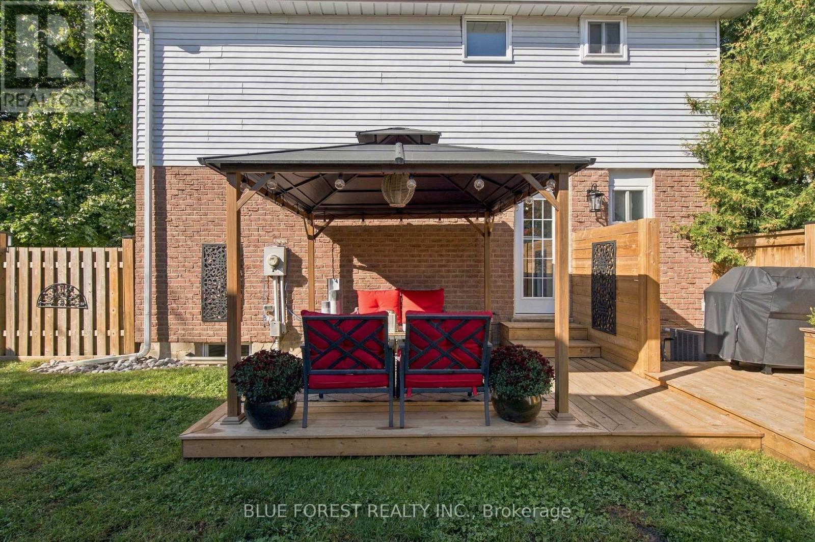 114 HEARTHSIDE PLACE - 33
