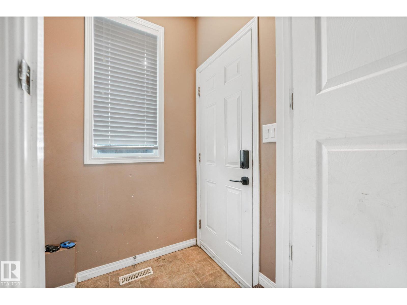 3963 57 ST NW - 29