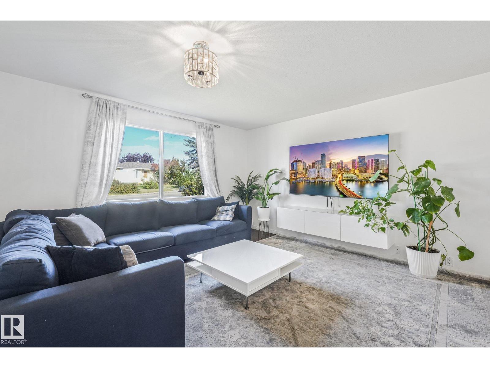 3963 57 ST NW - 8