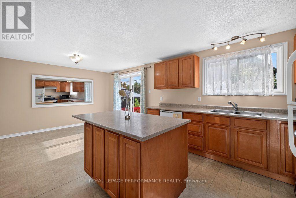 2258 RUSSELL ROAD - 14