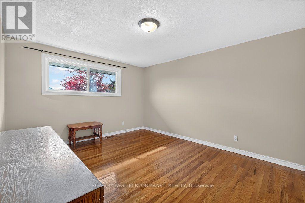 2258 RUSSELL ROAD - 18