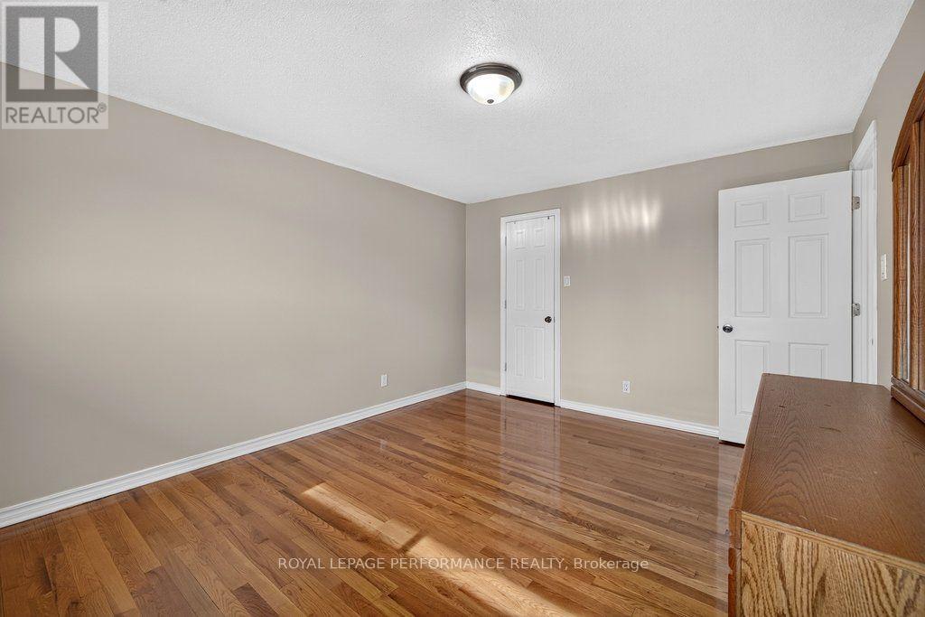 2258 RUSSELL ROAD - 22