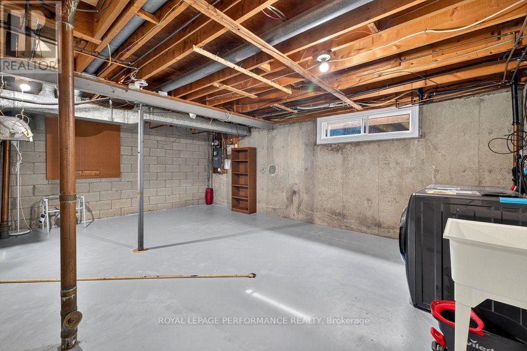2258 RUSSELL ROAD - 36
