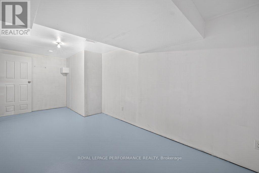 2258 RUSSELL ROAD - 41