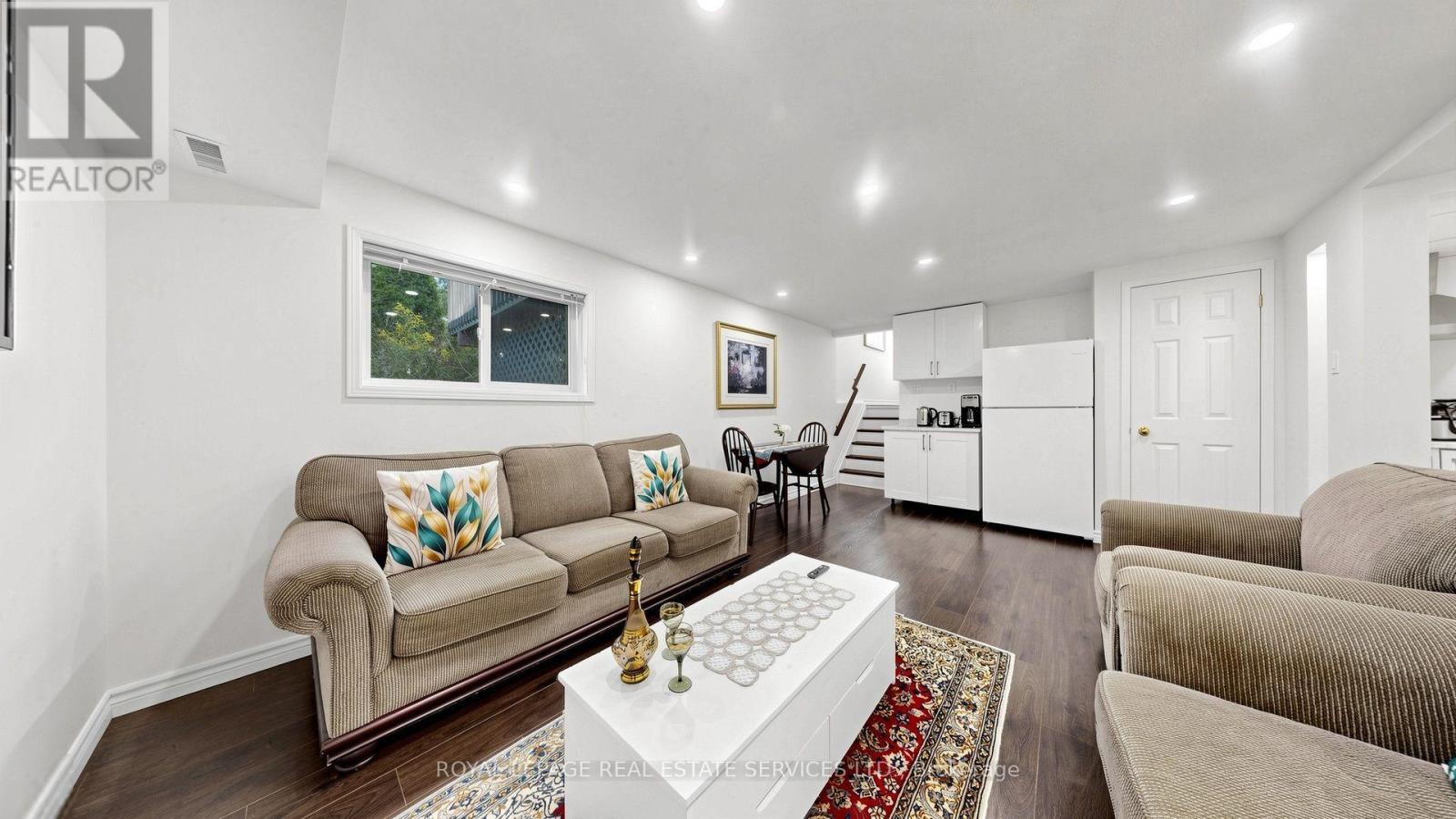 816 BEATRICE STREET E - 17