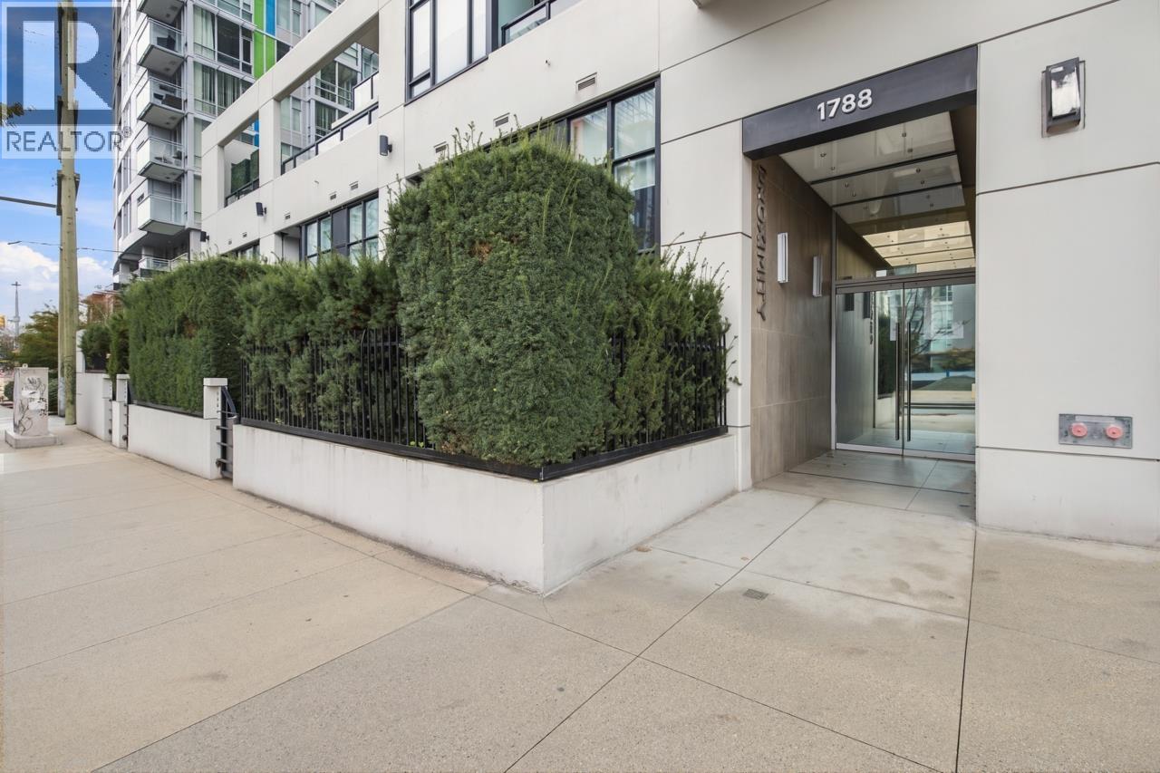Photo of 402 1788 ONTARIO STREET 32