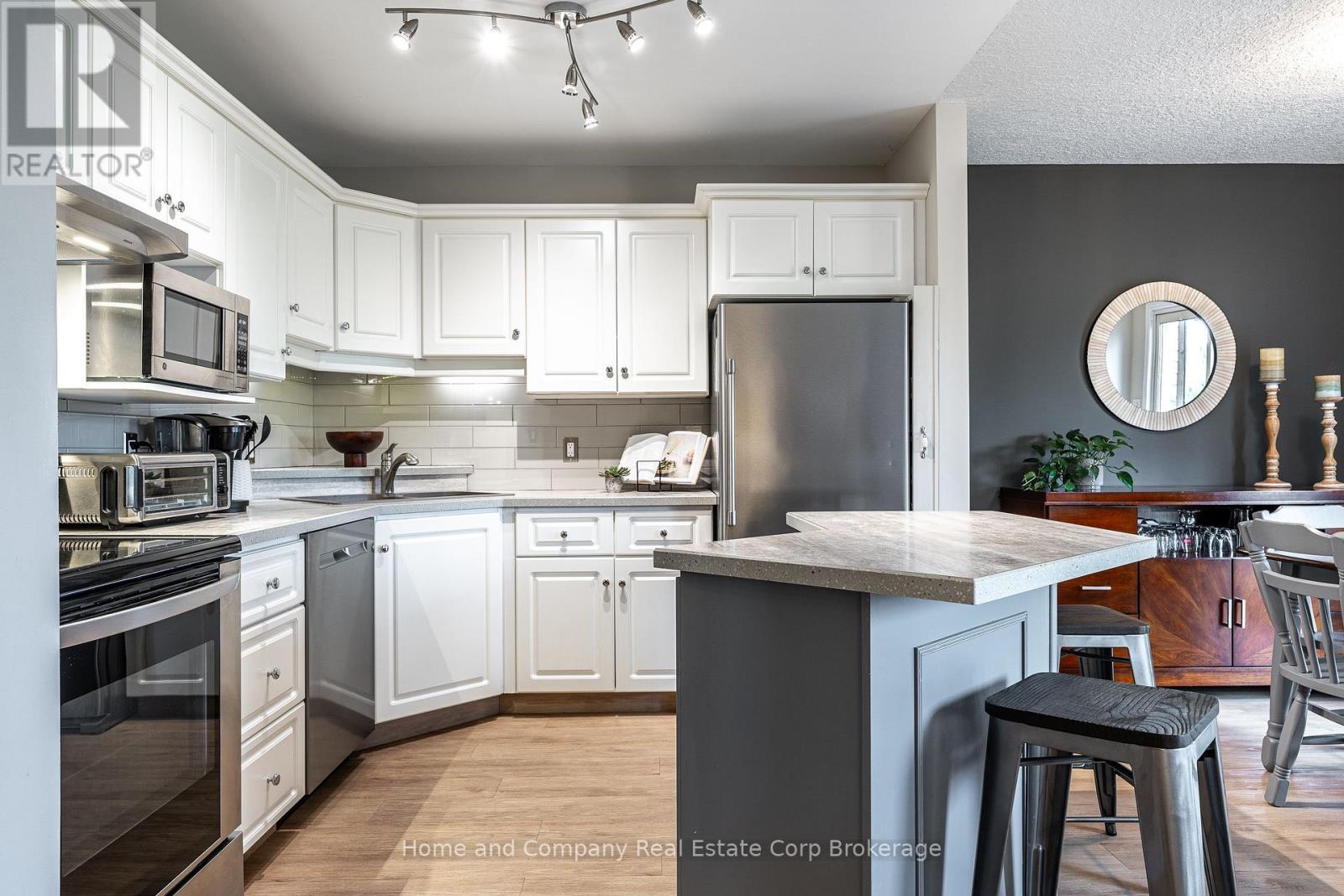 160 ATHLONE CRESCENT - 10
