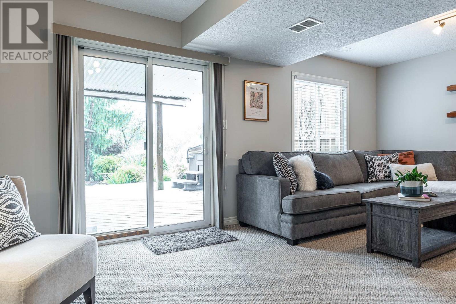 160 ATHLONE CRESCENT - 39