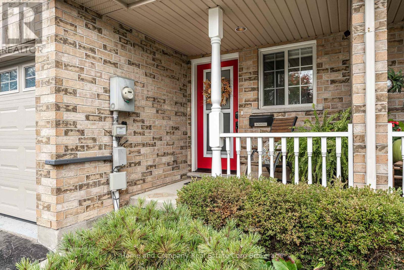 160 ATHLONE CRESCENT - 4