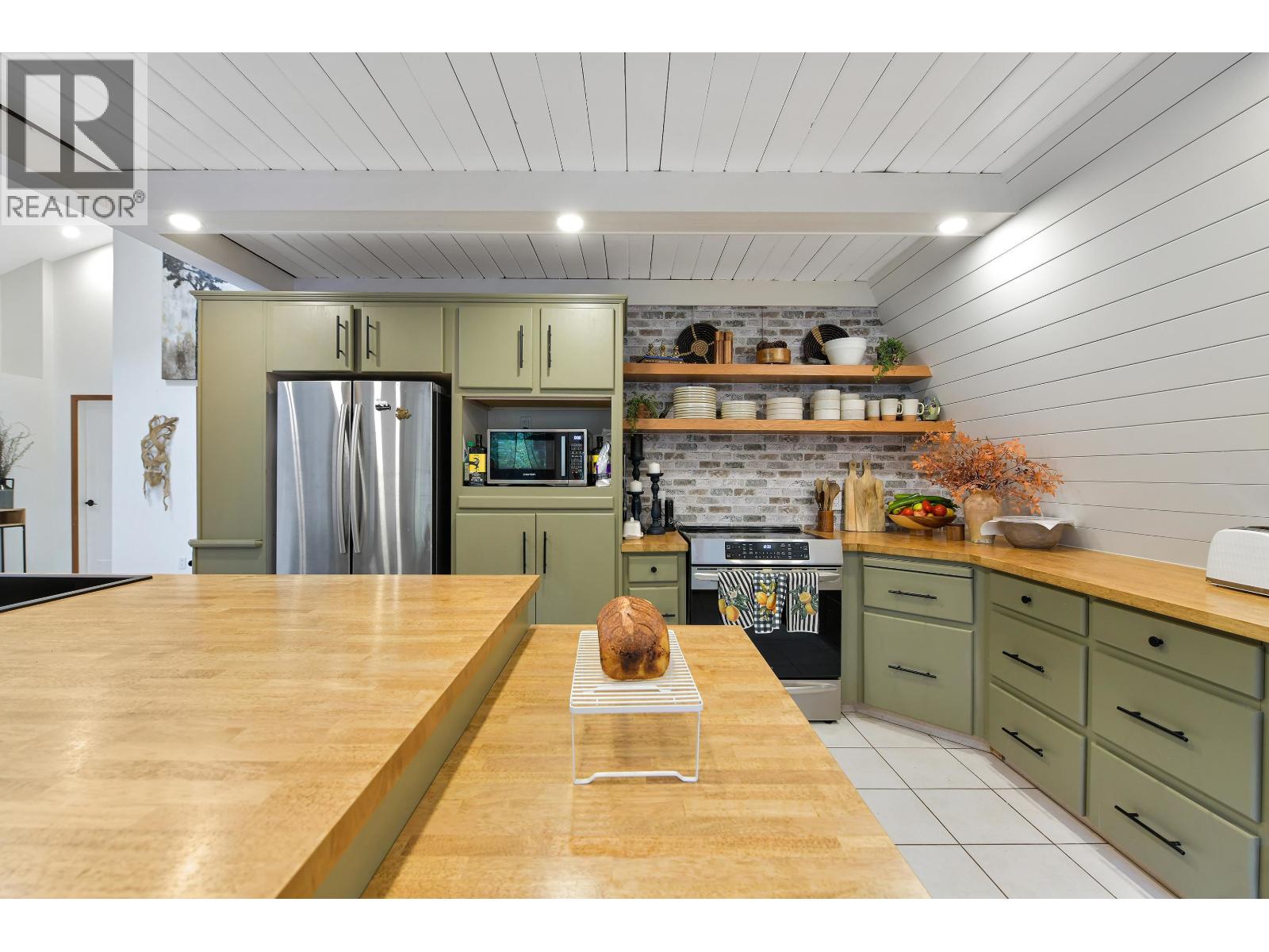 505 BAYVIEW DRIVE, Mayne Island