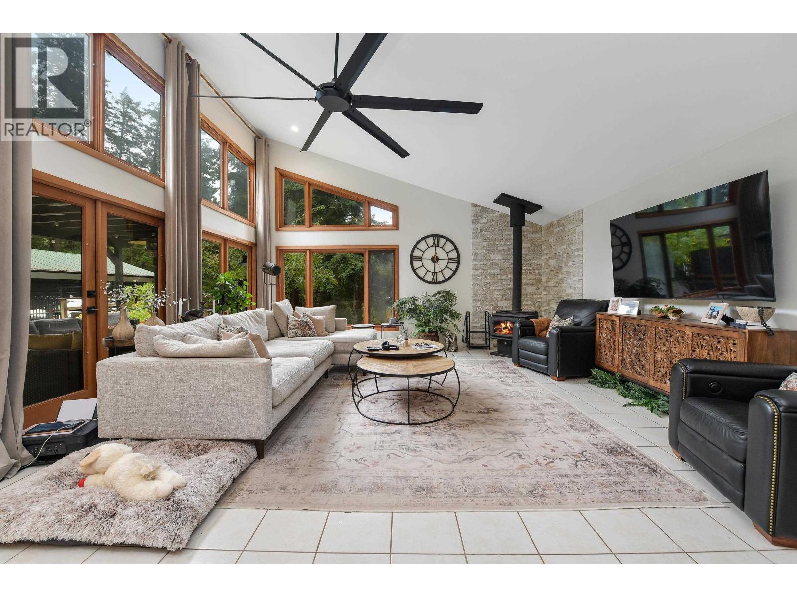505 BAYVIEW DRIVE, Mayne Island