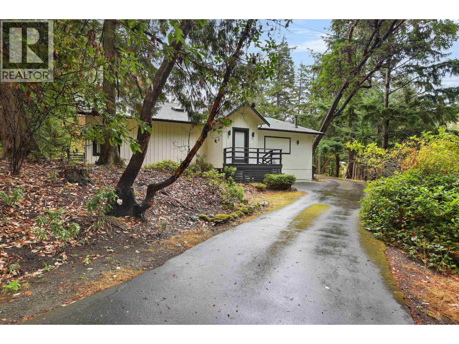 505 BAYVIEW DRIVE, Mayne Island