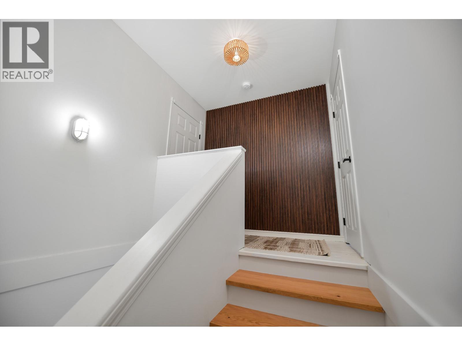 505 BAYVIEW DRIVE, Mayne Island