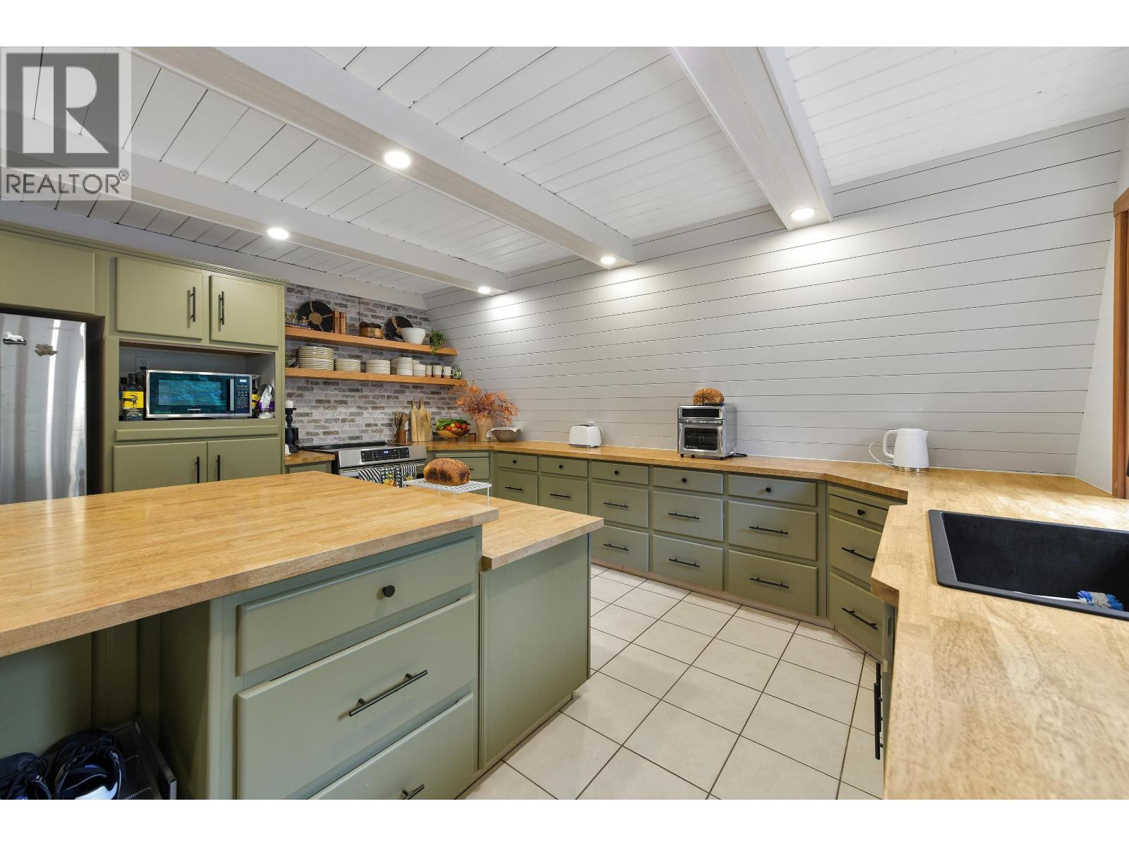 505 BAYVIEW DRIVE, Mayne Island