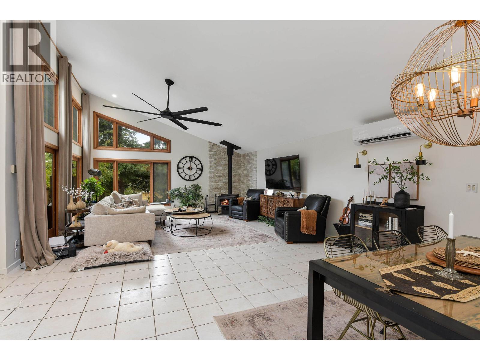 505 BAYVIEW DRIVE, Mayne Island