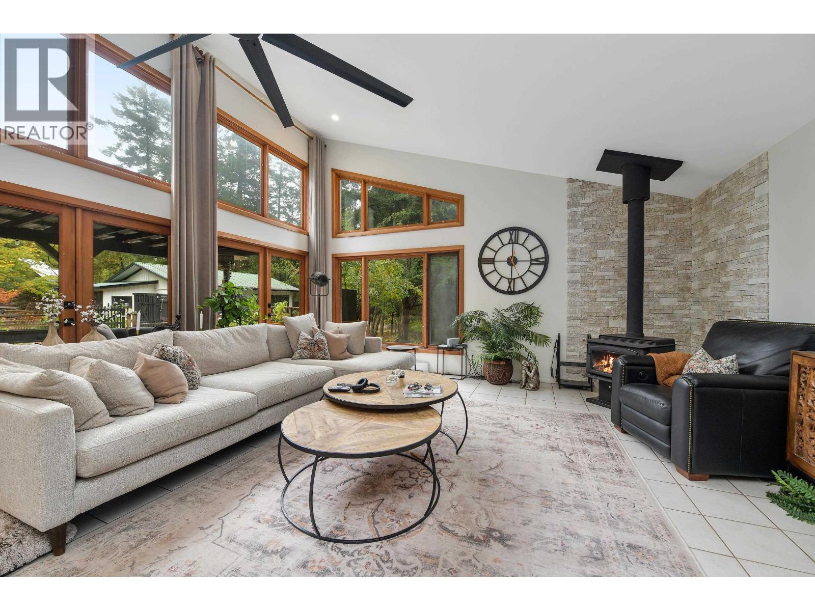 505 BAYVIEW DRIVE, Mayne Island