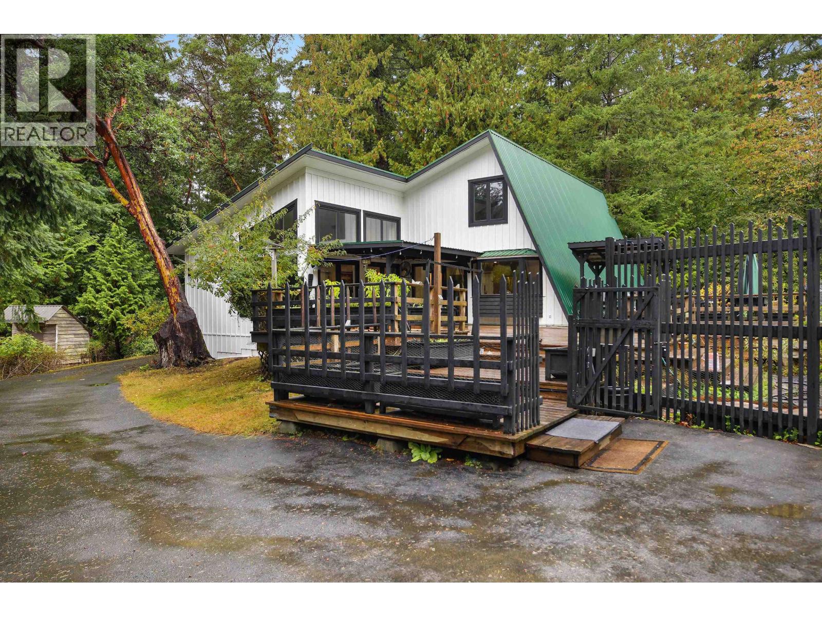 505 BAYVIEW DRIVE, Mayne Island