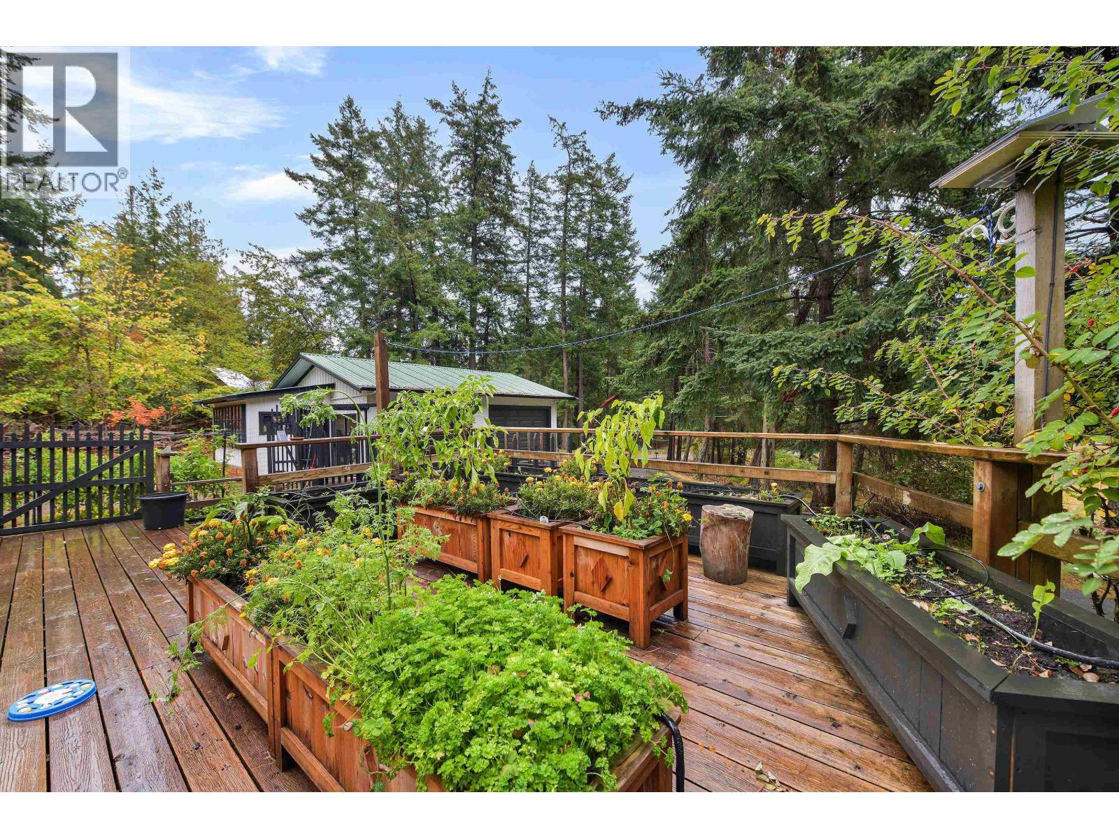 505 BAYVIEW DRIVE, Mayne Island