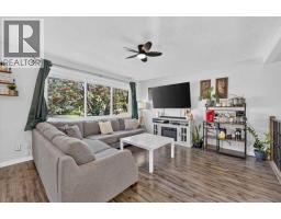 4pc Bathroom - 6019 Penworth Road Se, Calgary, AB T2A4E9 Photo 7