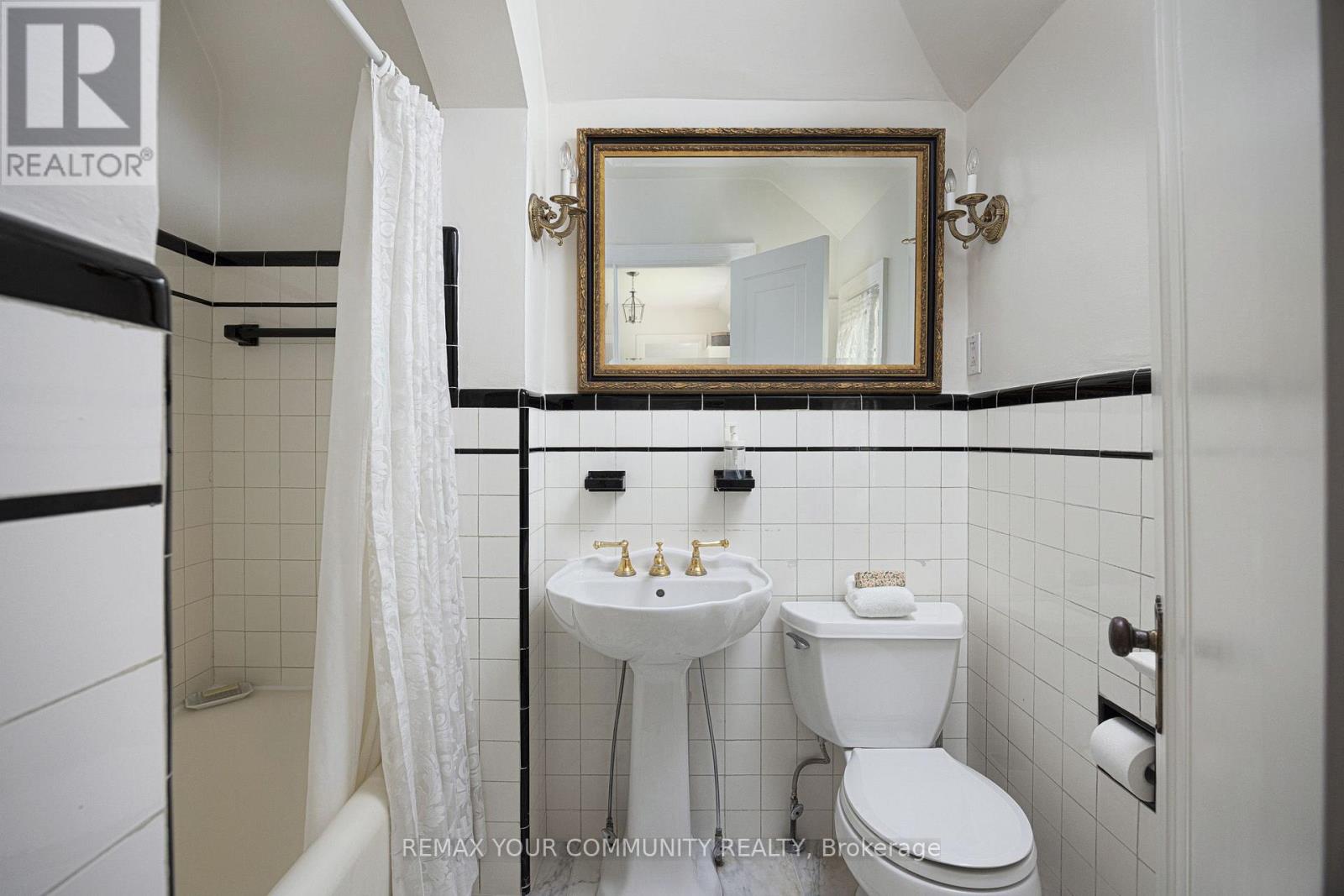 22 Belvedere Boulevard — photo 32