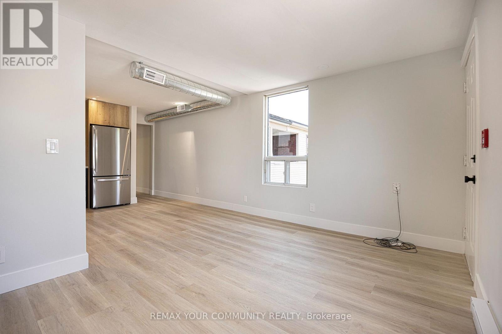 1146 College Street — photo 8